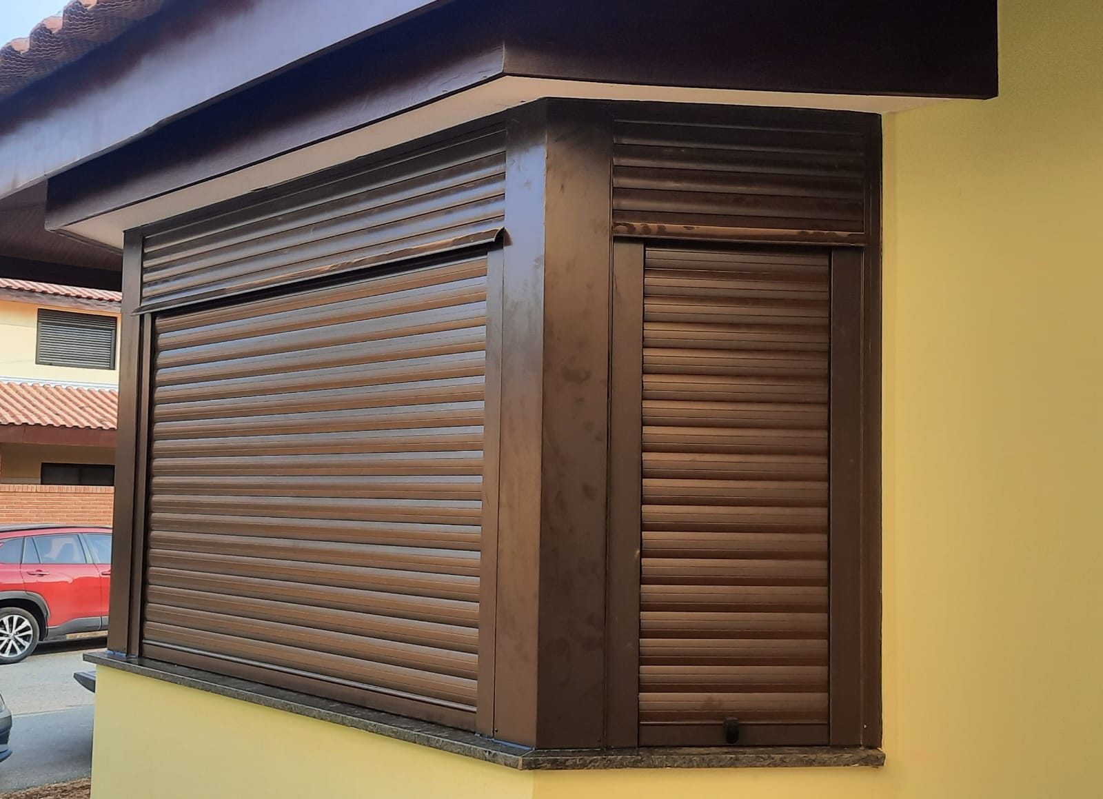 Janela de alumínio sob medida instalada em residência em Sorocaba