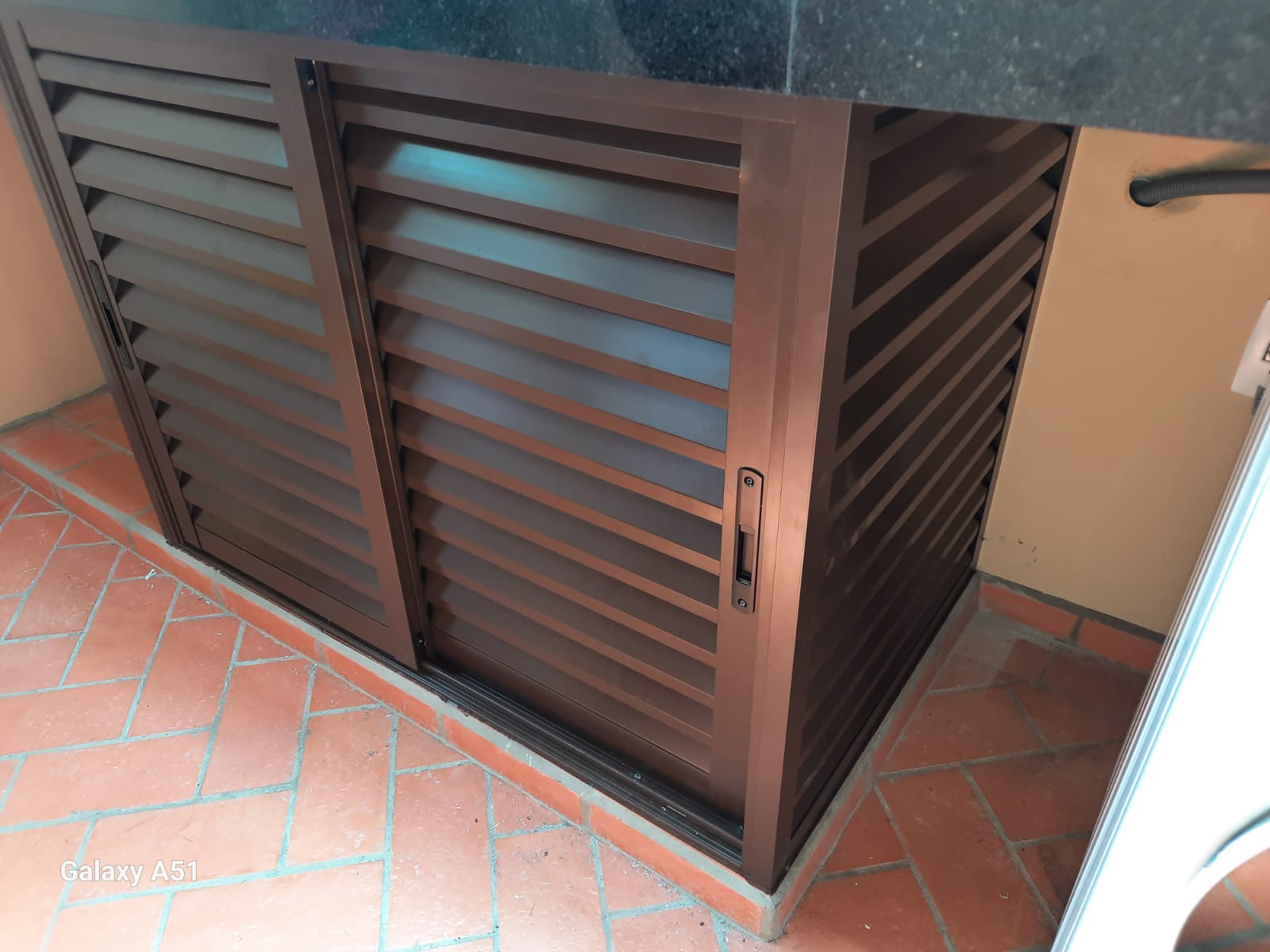 Guarda-corpo em alumínio instalado em residência em Sorocaba