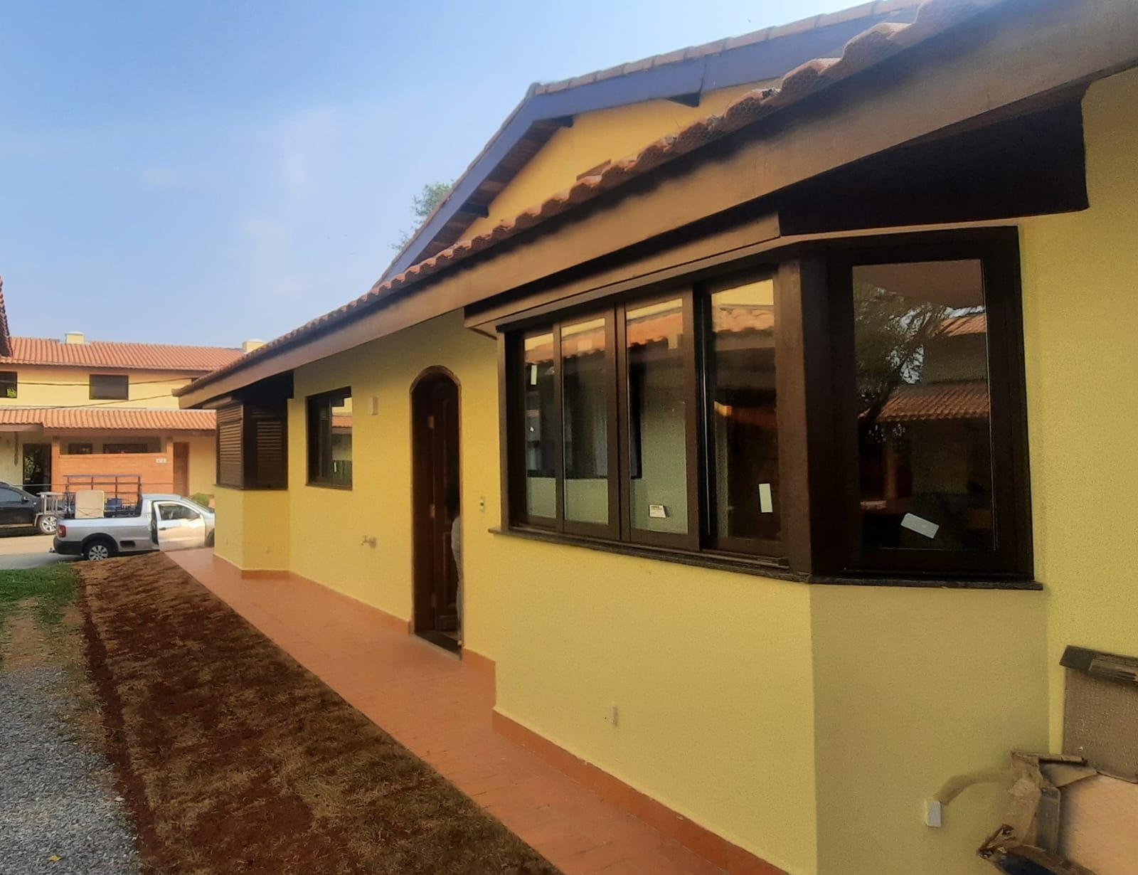 Porta de alumínio sob medida para área externa em Sorocaba